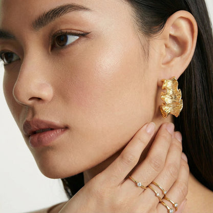 18K Gold Ripple Hoop Earrings – Sculptural Wave Half Hoops