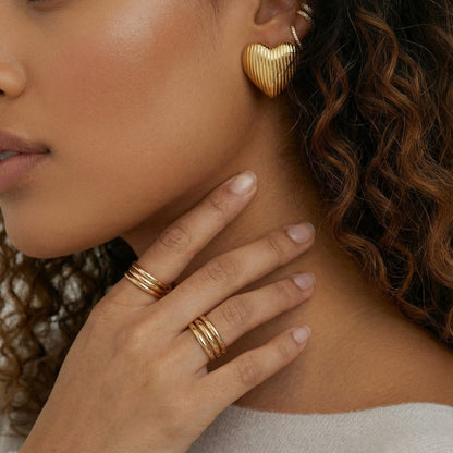 18K Gold Heart Stud Earrings – Large Ribbed Heart Studs